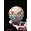 Image 2 : TEAM CANADA WOMAN SOCCER TEAM BALL SIGNED