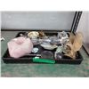 Image 1 : Tray of Assorted Decorative Items