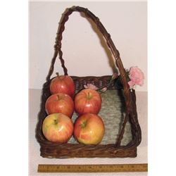 Antique useful basket - vieux panier utile