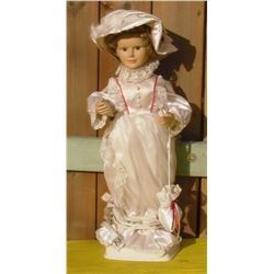 moving hands doll - poupee aux mains bougeantes