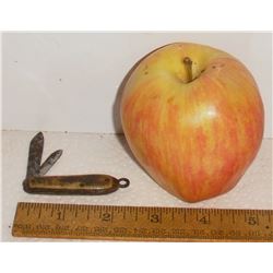 Tiny pocket knife very old with rusty 2 blades - tres petit couteau de poche avec 2 couteaux rouille