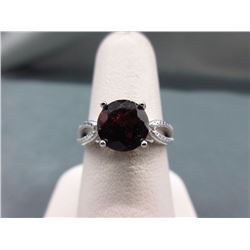 RING - 2.5CTW ROUND FACETED GARNET & 2 DIAMONDS IN STERLING SILVER SETTING - INCLUDES CERTIFICATE $4