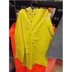 CHILD'S RAIN JACKET - NEW - YELLOW