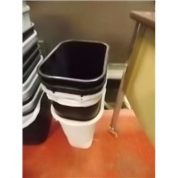 LOT OF 4 SMALL TO MEDIUM GARBAGE CANS