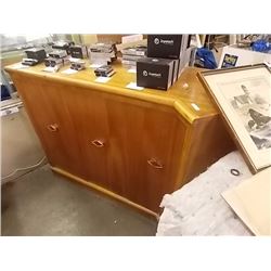 CORNER CABINET WITH 2 DOORS