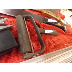 VINTAGE TOOL - ROLLER?