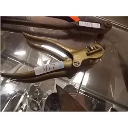 VINTAGE SAW SET TOOL