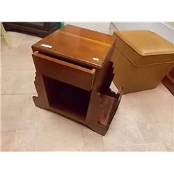 VINTAGE MAHOGANY WOOD END TABLE WITH DRAWER