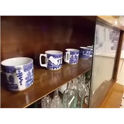 SHELF - ORIENTAL MUGS - DELF BLUE - (1 CIP)AS-IS