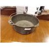 Image 1 : CAST IRON POT WITH HANDLE - 10"