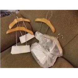 CLOTHING DISPLAY - DISLAY  W/ STAND - SHORT - 4TTL