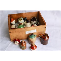 VINTAGE WOOD ORANGE CRATE WITH MINIATURE JUGS