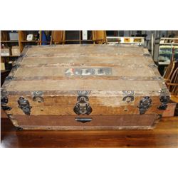 VINTAGE STORAGE TRUNK