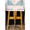 Image 2 : WOOD EASEL AND PAPER PAD