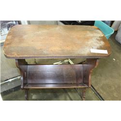 WALNUT MAGAZINE TABLE