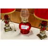 Image 2 : PAIR OF VINTAGE RUBY LAMPS AND OIL LAMP