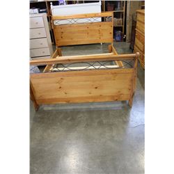PINE QUEENSIZE BEDFRAME