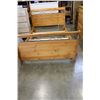 Image 1 : PINE QUEENSIZE BEDFRAME