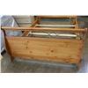 Image 2 : PINE QUEENSIZE BEDFRAME