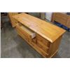 Image 2 : MAPLE 8-DRAWER DRESSER