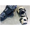 Image 2 : THE UNLOADER KNEE BRACE AND PARI OF FEMORAL BRACES