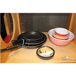 AMERI-WARE PROFESSIONAL COOKING PANS AND VINTAGE PYREX BOWLS AND HAND MADE AFICAN POTTERY BOWLS