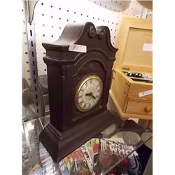 RETRO STYLE METAL CLOCK