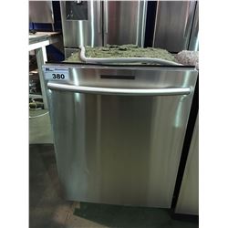 SAMSUNG STAINLESS STEEL FRONT BUILT IN DISHWASHER ( MINOR SCRATCHES &