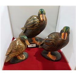3 WOOD DECORATIVE DUCKS