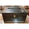 Image 2 : VINTAGE FITTED JEWELRY BOX