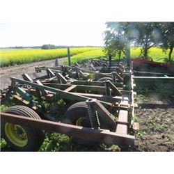 JOHN DEERE 610 - 25' CULTIVATOR