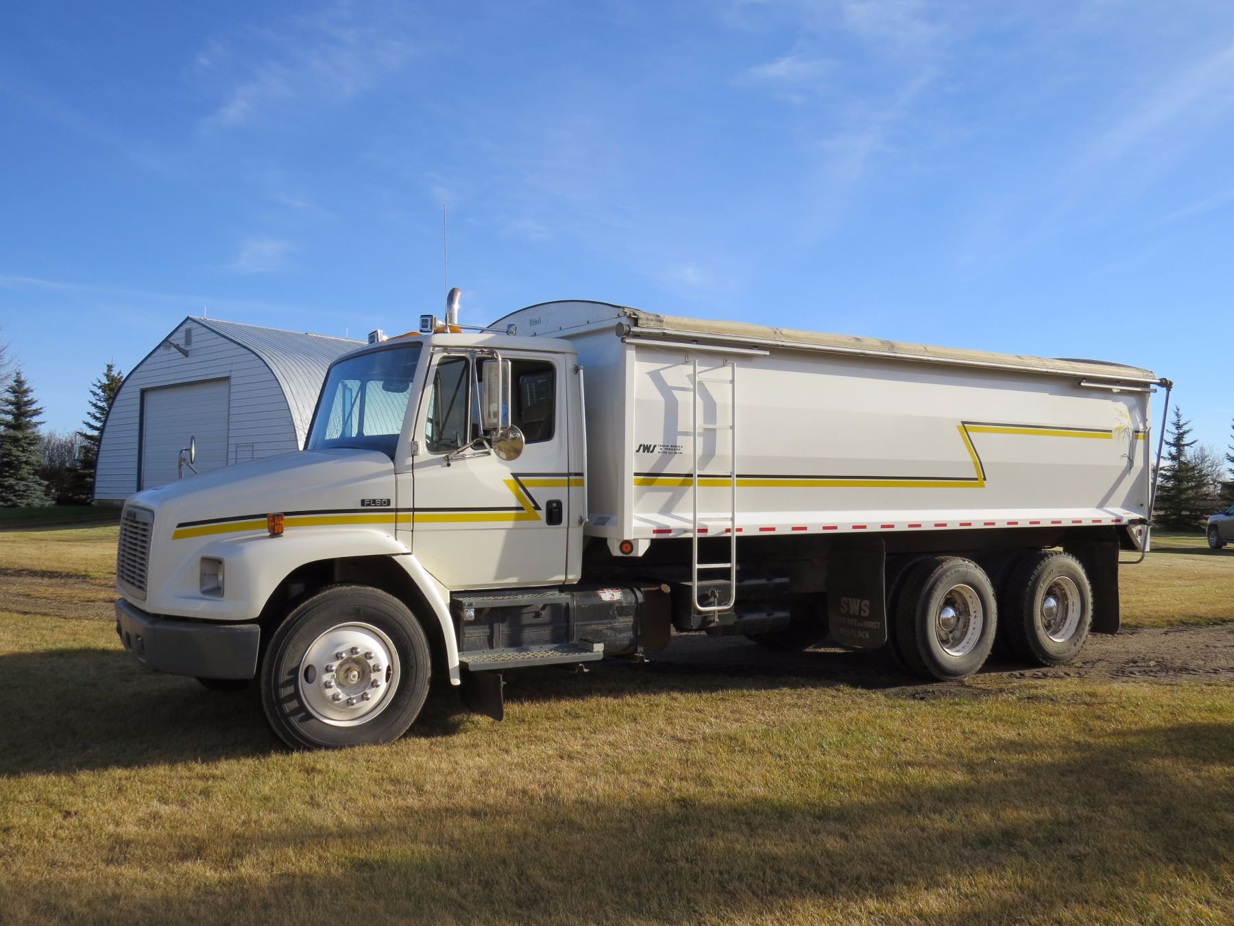 1996 FREIGHTLINER FL80 TANDEM GRAIN TRUCK 1996 FREIGHTLINER FL80 TANDEM GRAIN TRUCK