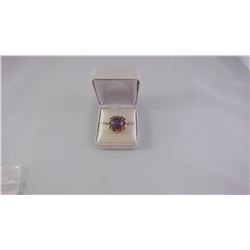 14KT YELLOW GOLD LADIES RING SET WITH ONE MAUVE PROBABLE SYNTHETIC STONE REPLACEMENT VALUE $550