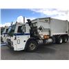 Image 2 : 2009 MACK GARBAGE  TRUCK WITH LABRIE AUTOMIZER RIGHT ARM LOADER
