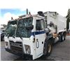 Image 2 : 2009 MACK GARBAGE  TRUCK WITH LABRIE AUTOMIZER RIGHT ARM LOADER
