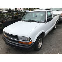 2000 CHEVROLET S10, 2DR PU, WHITE, VIN # 1GCCS14W9YK271750