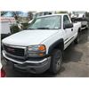 Image 1 : 2004 GMC SIERRA 2500HD, 2DR PU, WHITE, VIN # 1GTHK24U44E217128