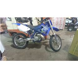 1999 BLUE YAMAHA 250 CC GAS COMPETITION DIRTBIKE