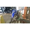 Image 3 : 1999 BLUE YAMAHA 250 CC GAS COMPETITION DIRTBIKE
