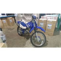 1999 BLUE YAMAHA 225 CC GAS COMPETITION DIRTBIKE