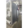 Image 2 : CAL SPA SANDBAR ACRY 100X100, MIST BASE, 51 JETS, BENCH, WATERFALL CASCADE, 6BHP 1SPD