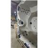 Image 3 : CAL SPA SANDBAR ACRY 100X100, MIST BASE, 51 JETS, BENCH, WATERFALL CASCADE, 6BHP 1SPD