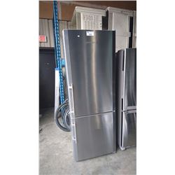 LIEBHERR STAINLESS STEEL REFRIGERATOR WITH BOTTOM FREEZER