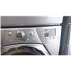 Image 3 : GREY WHIRLPOOL DUET STACKABLE WASHER AND STEAM DRYER SET