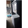 Image 1 : WHITE WHIRLPOOL APARTMENT WASHER AND DRYER COMBO