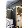 Image 2 : CAL SPA MEXICAN SAND ACRY 90X90, SMOKE BASE, 35 JETS, BENCH, WATERFALL CASCADE, 5BHP 2SPD 60HZ,
