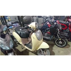 BEIGE MOTORINO ELECTRIC SCOOTER NO KEY AND NO REGISTRATION NO CHARGER