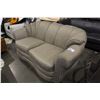 Image 2 : LIGHT BROWN LOVESEAT
