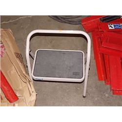 ONE STEP LADDER