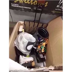 BOX OF HOUSEWARE